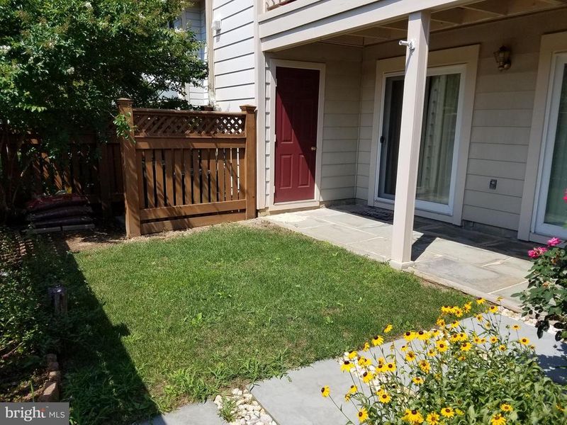 6913 Sandra Marie Cir, Alexandria, VA 22310