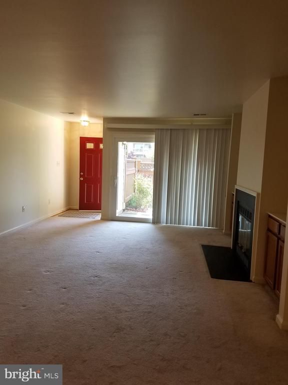 6913 Sandra Marie Cir, Alexandria, VA 22310