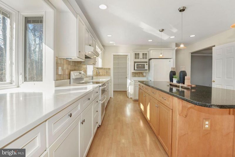 1940 Barton Hill Rd, Reston, VA 20191