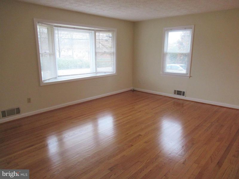 6362 Hillcrest Pl, Alexandria, VA 22312