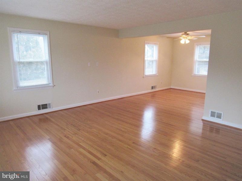 6362 Hillcrest Pl, Alexandria, VA 22312