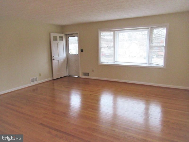 6362 Hillcrest Pl, Alexandria, VA 22312