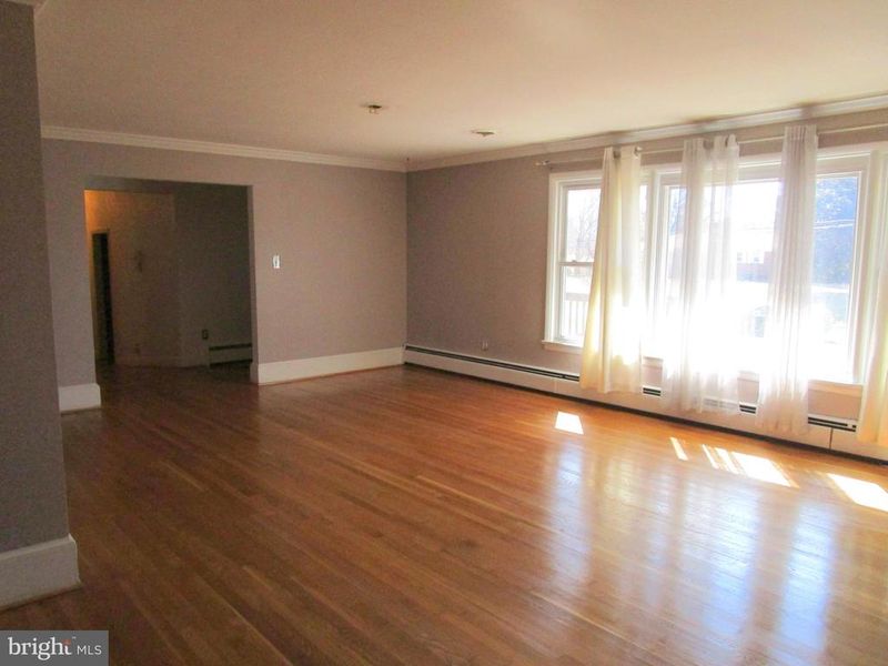 6802 Coolridge Rd, Temple Hills, MD 20748