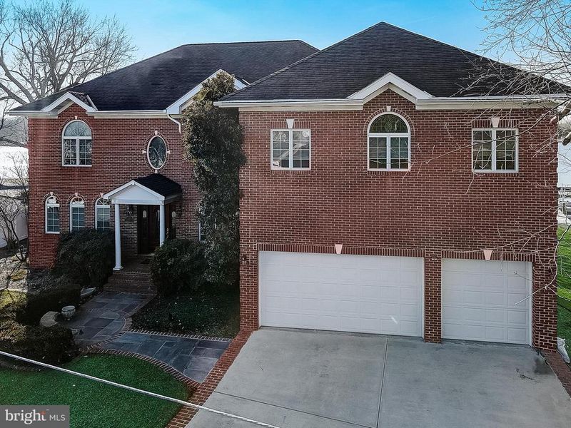 820 Cedar Dr, Deale, MD 20751