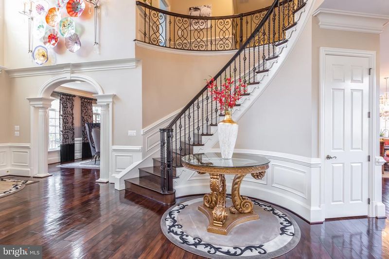 8548-A Georgetown PIKE, Mclean, VA 22102