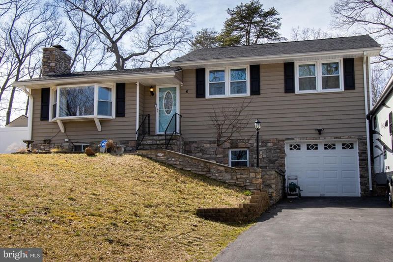 8 Holly Rd, Pasadena, MD 21122