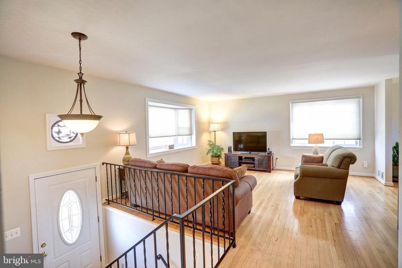 15013 Tarleton Dr, Centreville, VA 20120