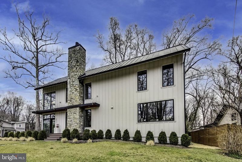6511 81st St, Cabin John, MD 20818