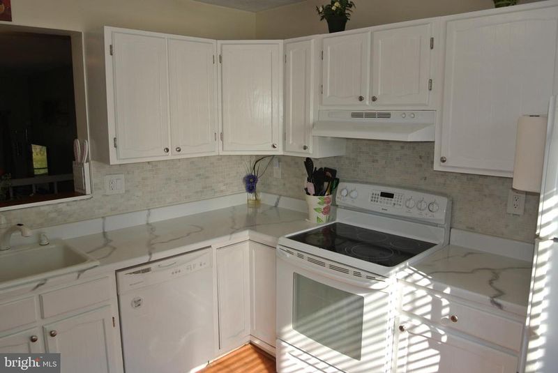 2 Keepsake Pl, Waldorf, MD 20602