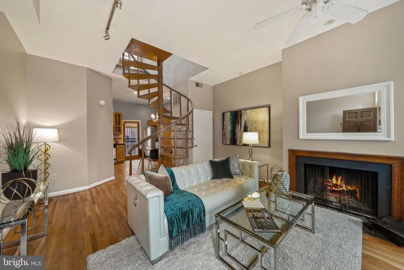 620 7th St NE, Washington, DC 20002