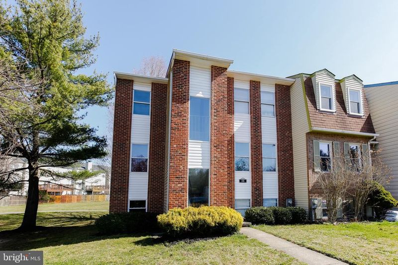 2486 Vineyard Ln, Crofton, MD 21114