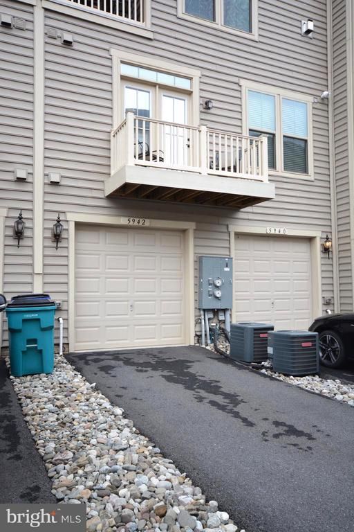 5942 Leben Dr, Frederick, MD 21703
