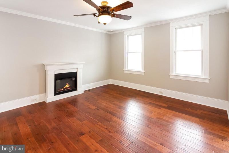 13 E E St, Brunswick, MD 21716