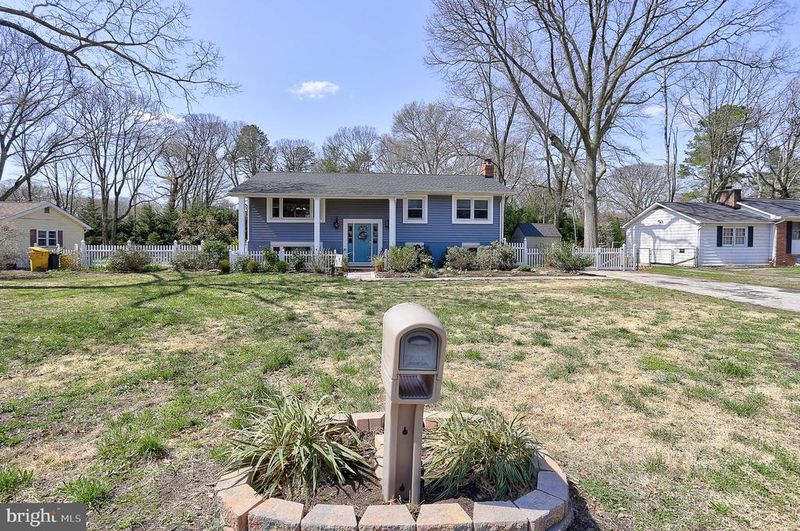 220 Hickory Point Rd, Pasadena, MD 21122