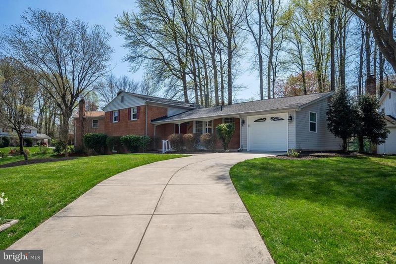 9001 Teddy Rae Ct, Springfield, VA 22152