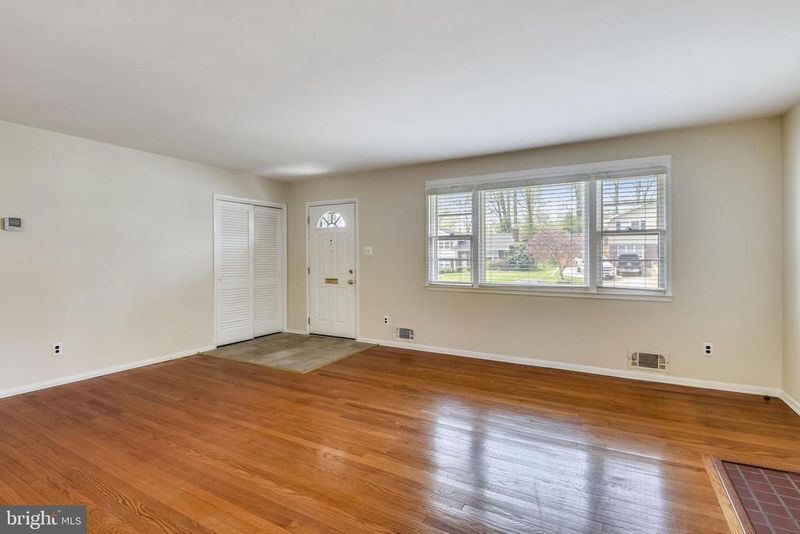 5202 Light St, Springfield, VA 22151