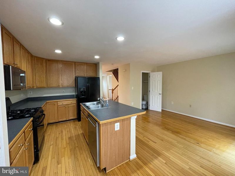 21471 Rusty Blackhaw Sq, Sterling, VA 20164