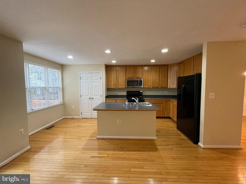 21471 Rusty Blackhaw Sq, Sterling, VA 20164