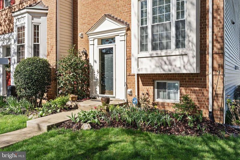 25 Dawn View Ct, Silver Spring, MD 20904