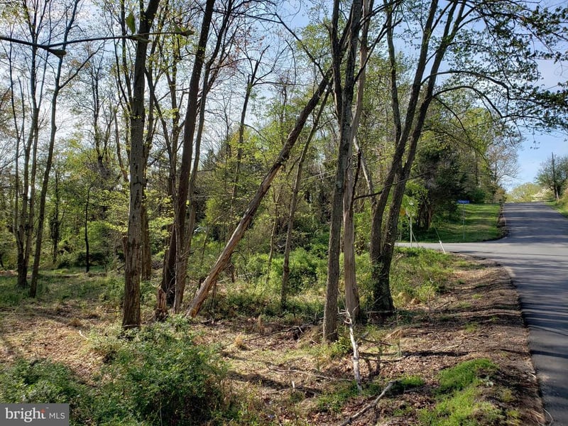 748 Kentland Dr, Great Falls, VA 22066