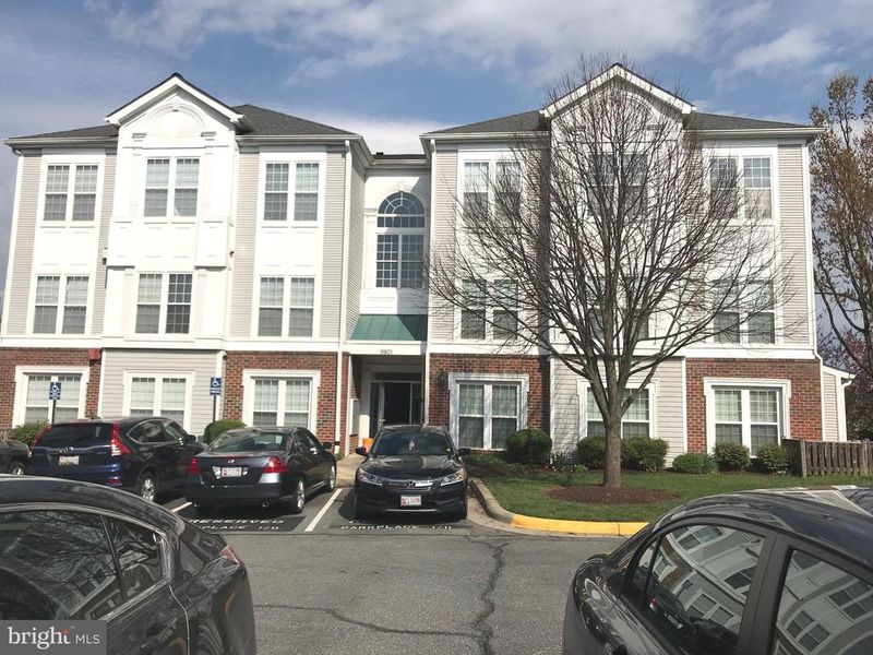 9801 Feathertree Ter #302, Gaithersburg, MD 20886