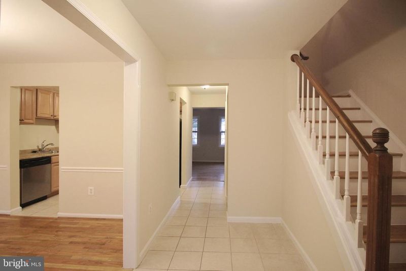 316 Cherry Ct, Herndon, VA 20170