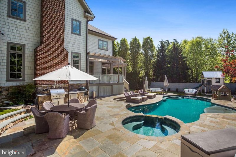 3534 N Somerset St, Arlington, VA 22213