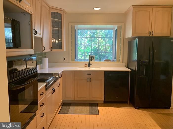 1902 Foxhall Rd, Mclean, VA 22101