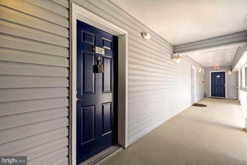 3175 Summit Square Dr #5-E6, Oakton, VA 22124