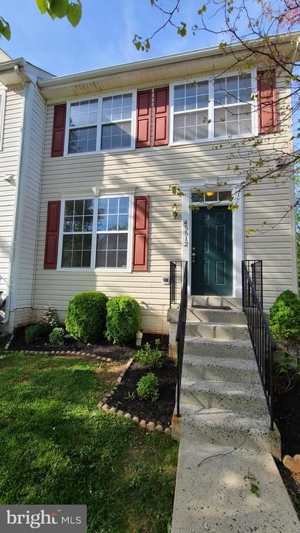 45512 Lakemont Sq, Sterling, VA 20165