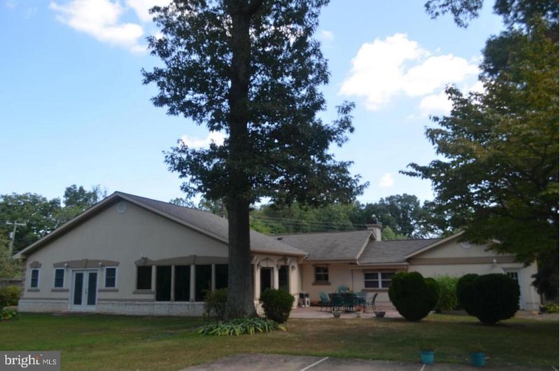 1048 Utterback Store Rd, Great Falls, VA 22066