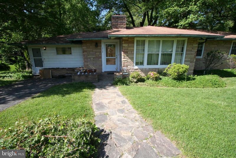 1716 Overlook Dr, Silver Spring, MD 20903