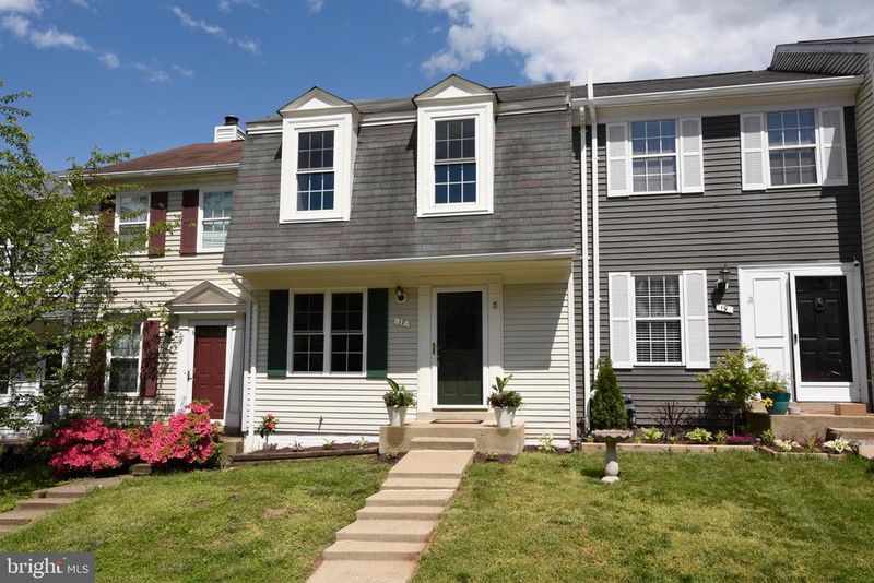 17 Dorrell Ct, Sterling, VA 20165