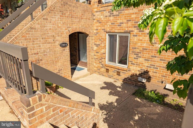 1765 Hayes St S #A, Arlington, VA 22202