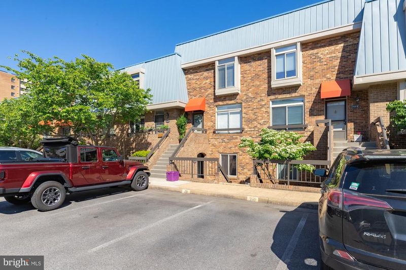 1765 Hayes St S #A, Arlington, VA 22202