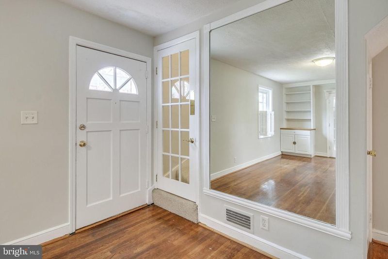 160 Hilton St, Alexandria, VA 22314