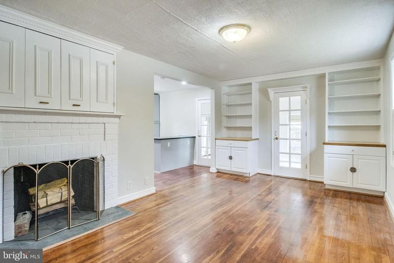 160 Hilton St, Alexandria, VA 22314