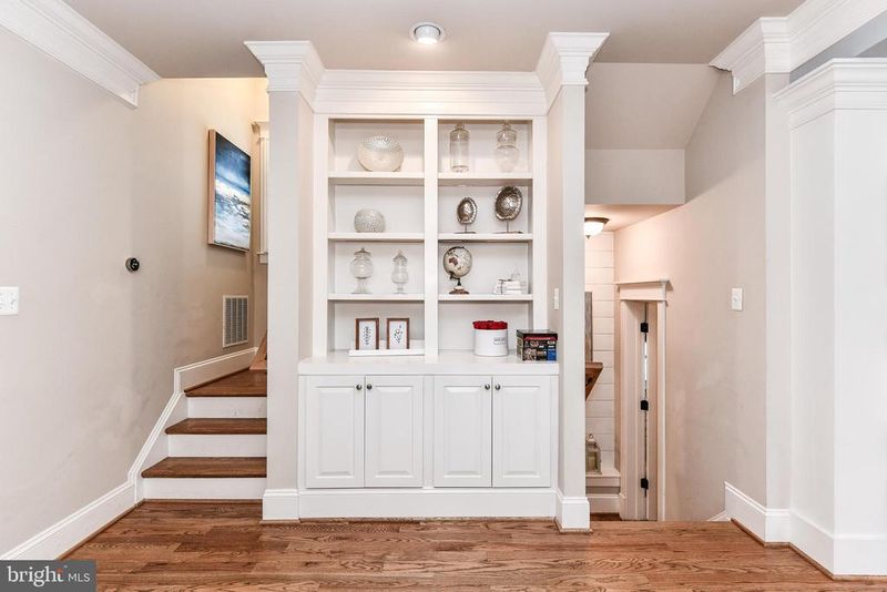 2453 N Jefferson St, Arlington, VA 22207