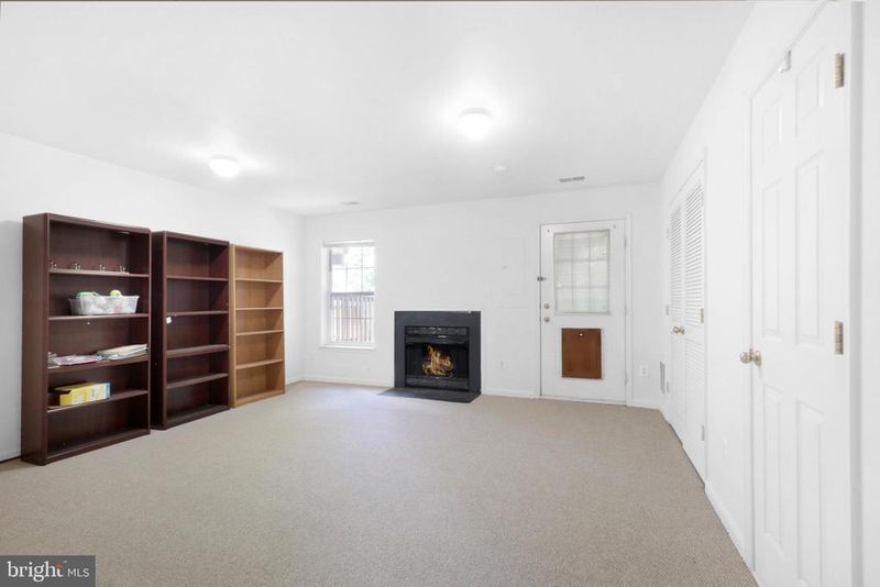 11421 Abner Ave, Fairfax, VA 22030