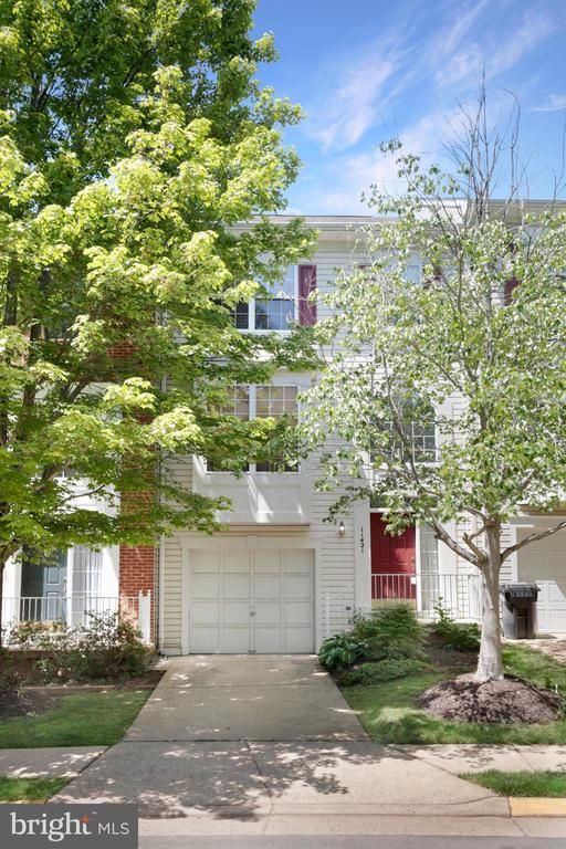 11421 Abner Ave, Fairfax, VA 22030