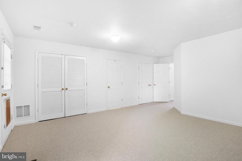 11421 Abner Ave, Fairfax, VA 22030