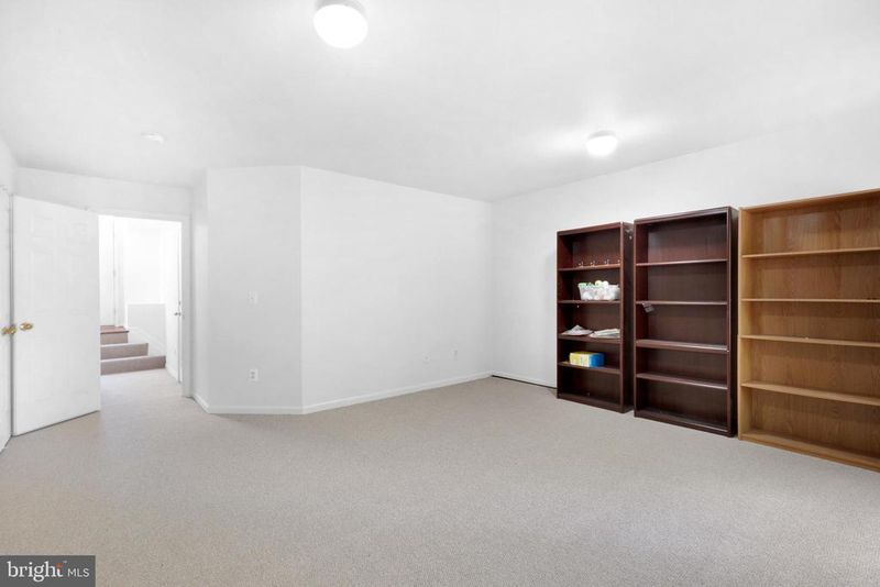 11421 Abner Ave, Fairfax, VA 22030