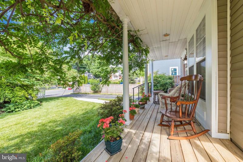2708 E Side Dr, Alexandria, VA 22306