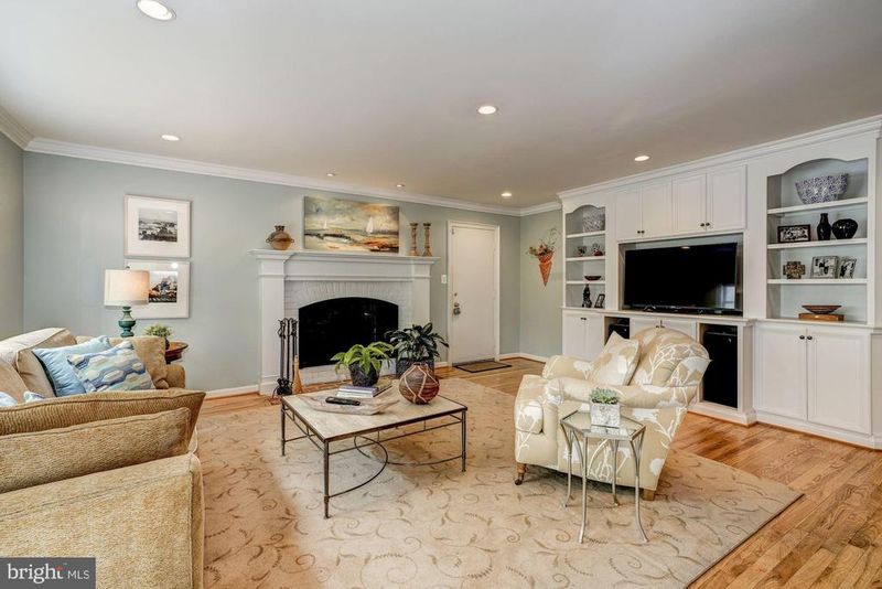 10430 Masters Ter, Potomac, MD 20854