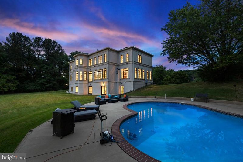 11642 Blue Ridge Ln, Great Falls, VA 22066