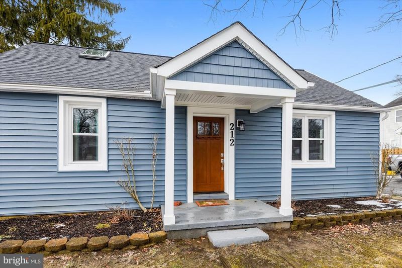 212 Oakwood Rd, Edgewater, MD 21037