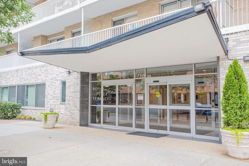 730 24th St NW #708, Washington, DC 20037