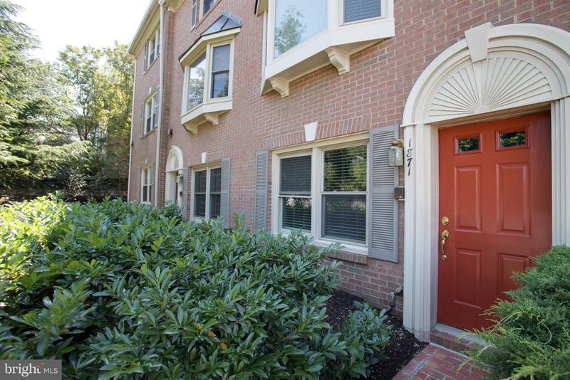 1871 N Adams St, Arlington, VA 22201
