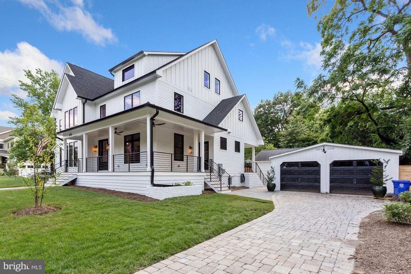 1776 Kent St S, Arlington, VA 22202