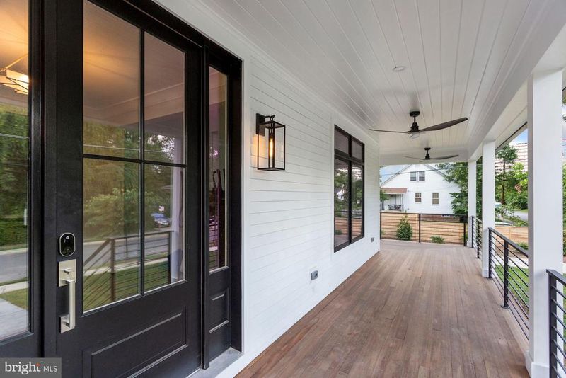 1776 Kent St S, Arlington, VA 22202